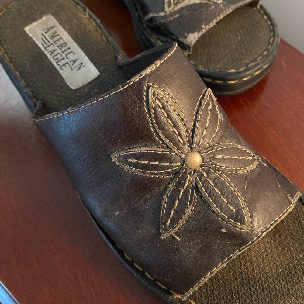 Late 90s style sandals. Very comfortable.